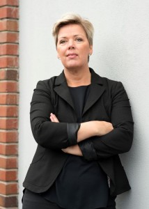 Anne-Mette mot vegg